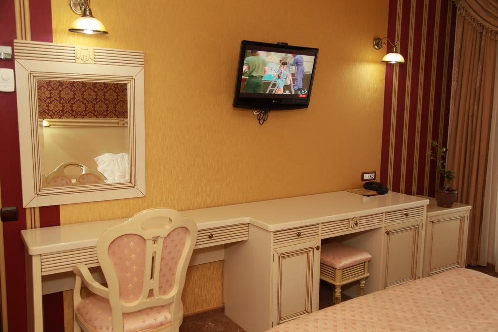 Hotel Majestic Iasi Bagian luar foto