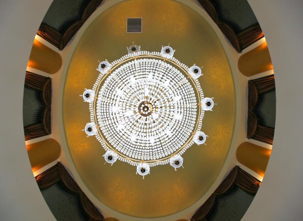 Hotel Majestic Iasi Bagian luar foto