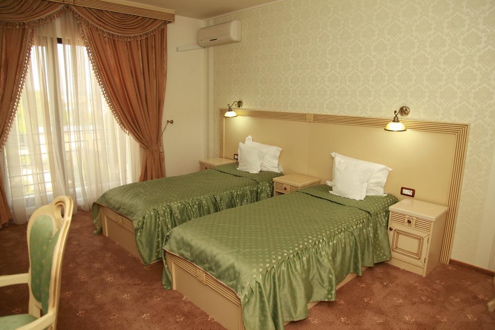 Hotel Majestic Iasi Bagian luar foto