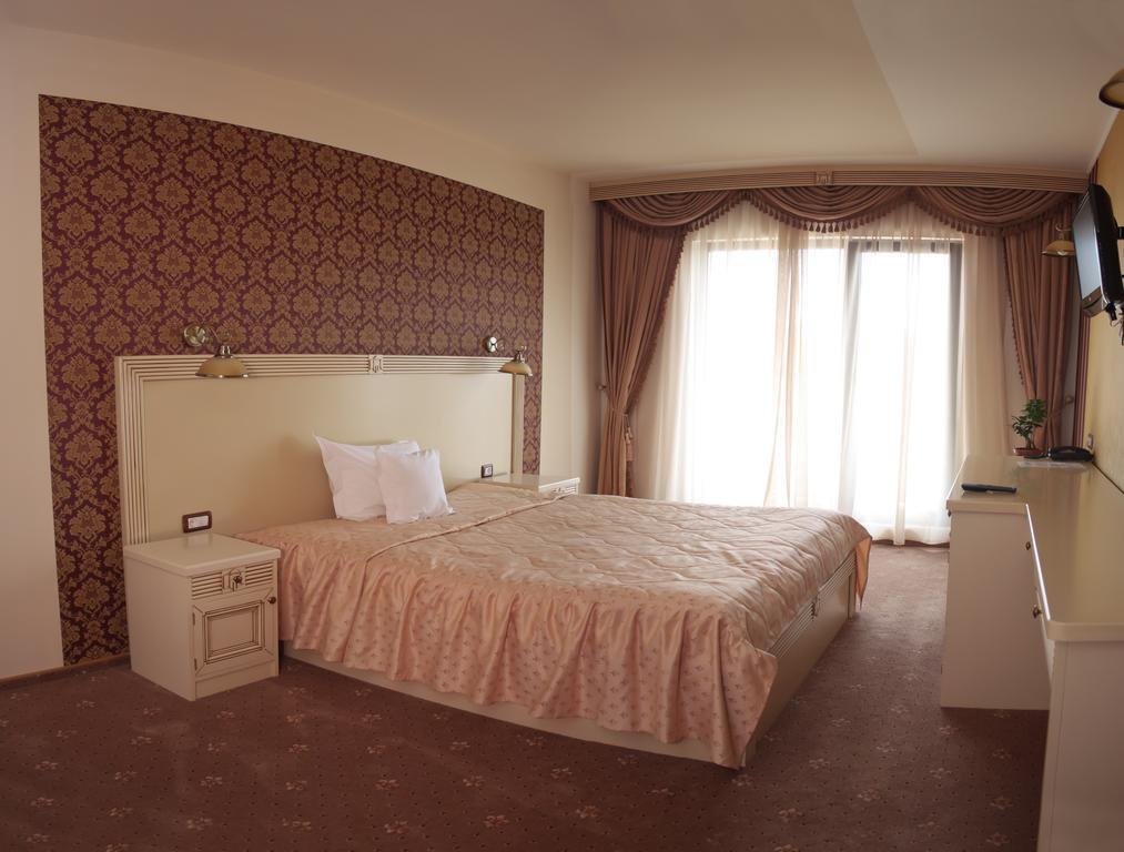 Hotel Majestic Iasi Bagian luar foto