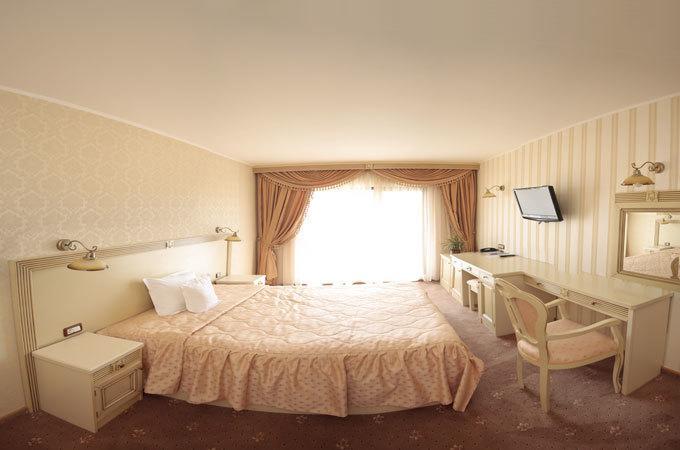 Hotel Majestic Iasi Bagian luar foto