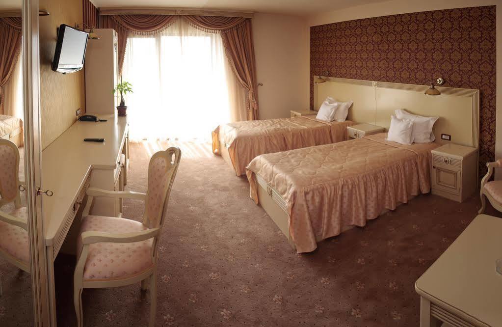 Hotel Majestic Iasi Bagian luar foto